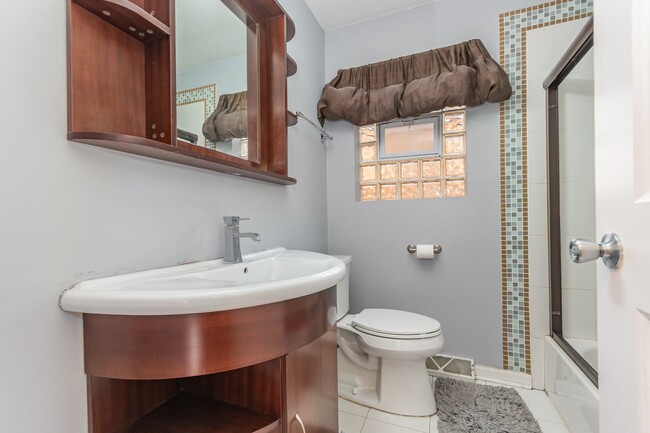 Building Photo - Ashburn 3 Bedroom