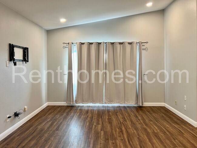 Building Photo - 227 Ocotillo Pl