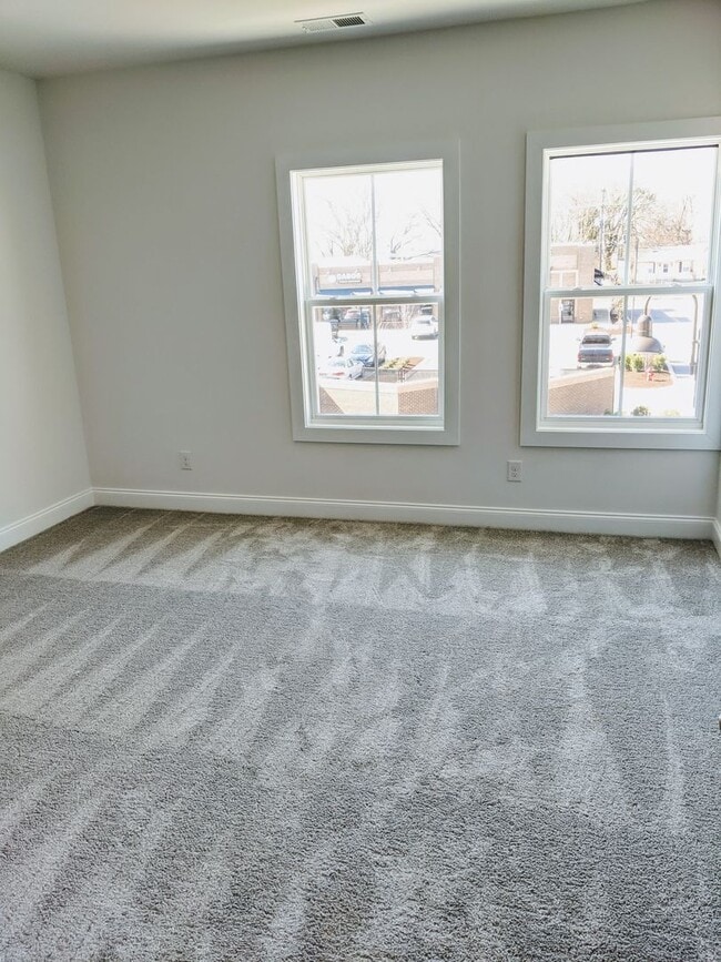 Building Photo - Luxury Town Home - Williamson County - End Unit