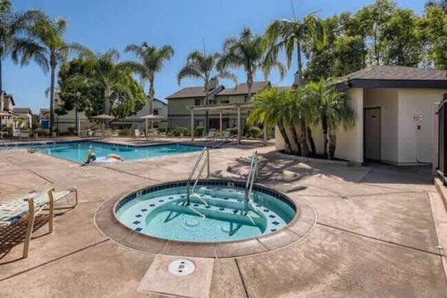 Building Photo - 3657 Avocado Village Ct