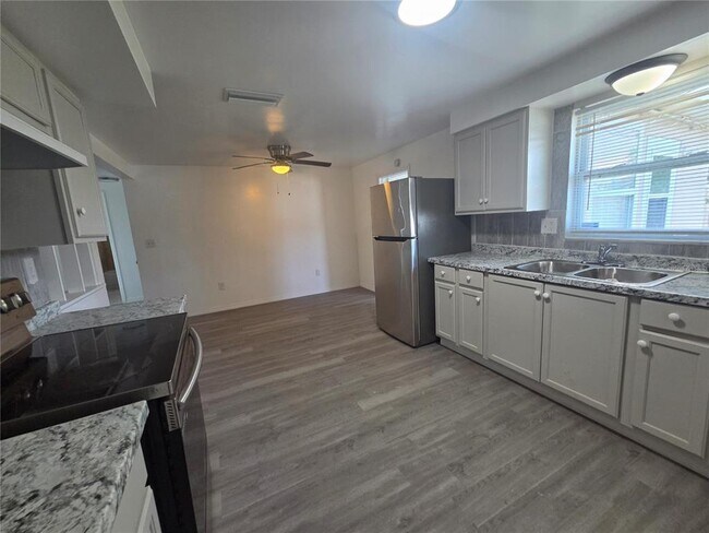 Building Photo - 1731 Dander Dr