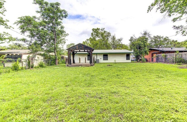 Building Photo - 1523 Weyford Dr