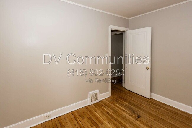 Building Photo - 340 E 197th St