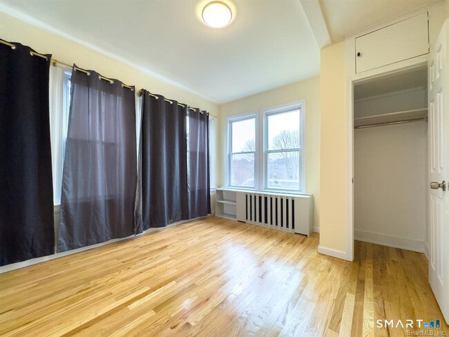 Building Photo - 23 Lake St