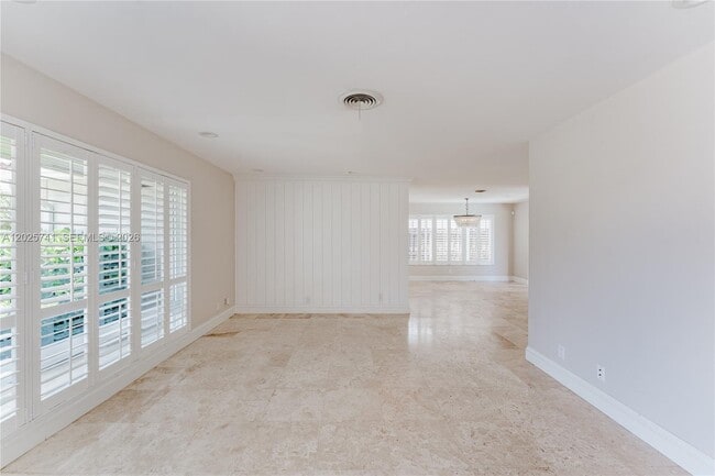 Building Photo - 2101 NE 63rd St
