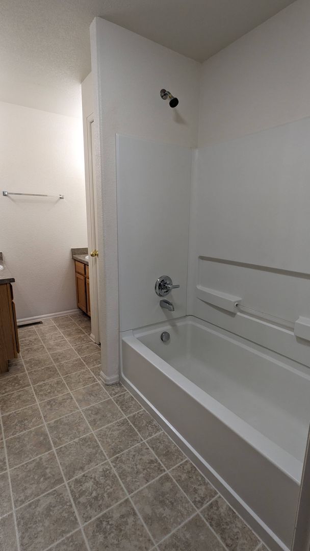 Building Photo - RANCH 3 BED/3 BATH PATIO HOME WITH MAIN FL...