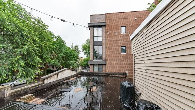 Building Photo - 700 N Noble St