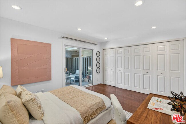 Building Photo - 1920 Pandora Ave