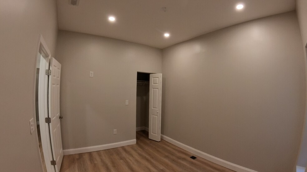 Bedroom - 4646 York Rd