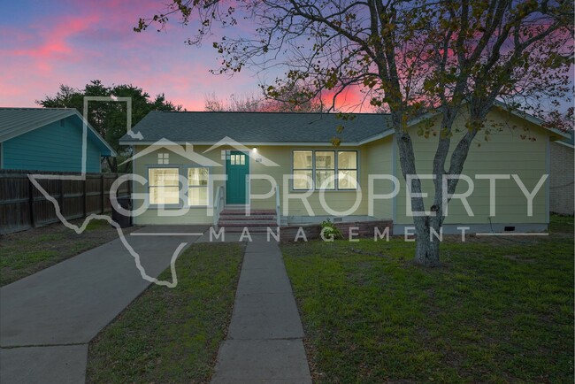 Building Photo - 3 Bedroom 2 Bathroom Home Ready for Move In1