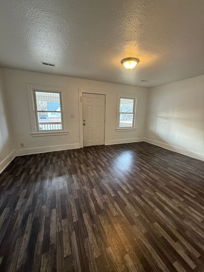 Building Photo - 2 Bedroom 1 Bath House