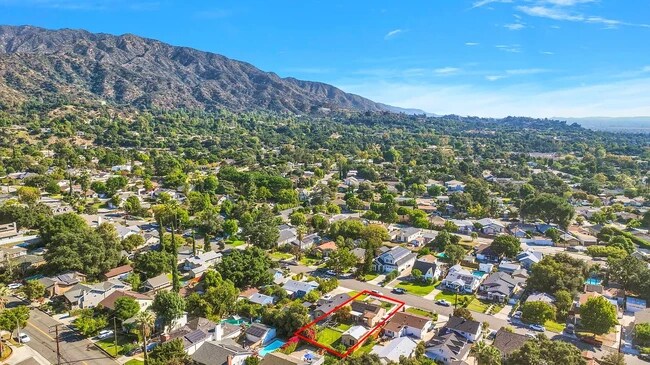 Building Photo - 227 Valle Vista Ave