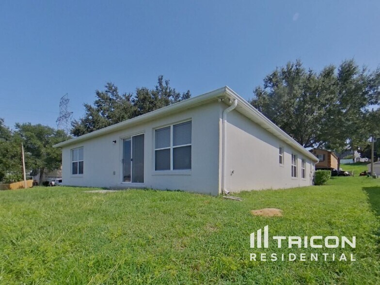 Building Photo - 2046 Knollcrest Dr