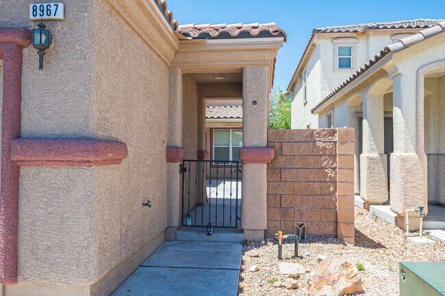 Building Photo - Beautiful 4 Bedroom 2.5 bath Home in the Southwest!