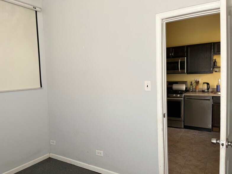 Building Photo - 2115 S Central Park Ave