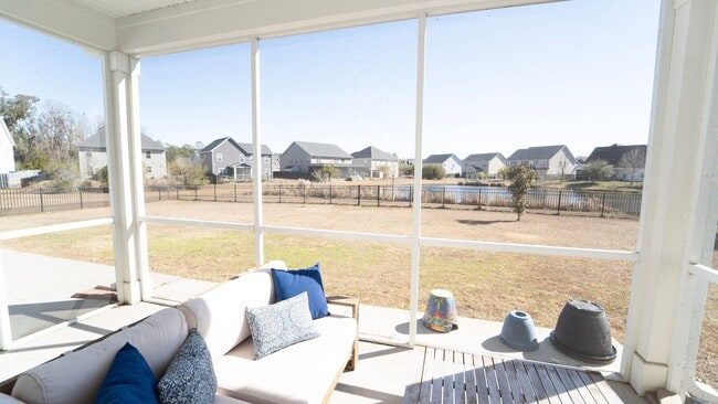 Building Photo - Elegant Richmond Hill Home with Screened Patio & Lagoon Views