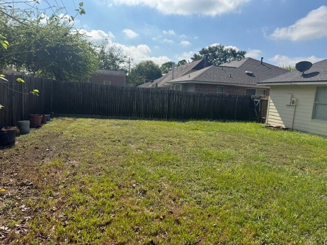 Building Photo - 11922 Sulphur Springs Dr