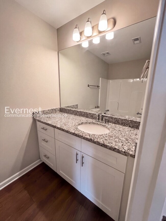 Building Photo - 215 Tara Ct