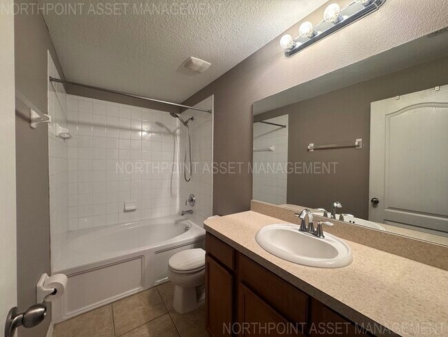 Building Photo - FURNISHED Summerfield Townhome