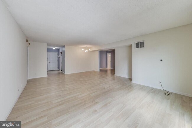 Building Photo - 4601 N Park Ave