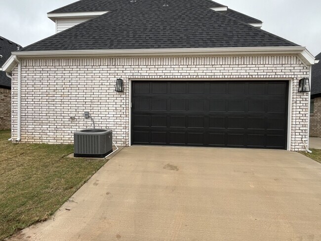 Building Photo - 3201 SW Lovely Ln