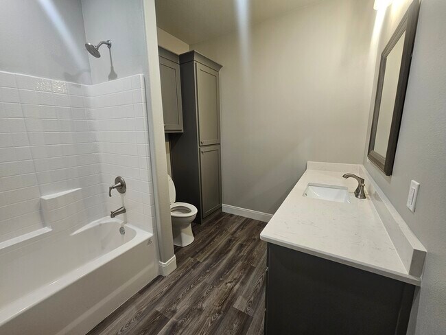 Building Photo - 514 E Chase St