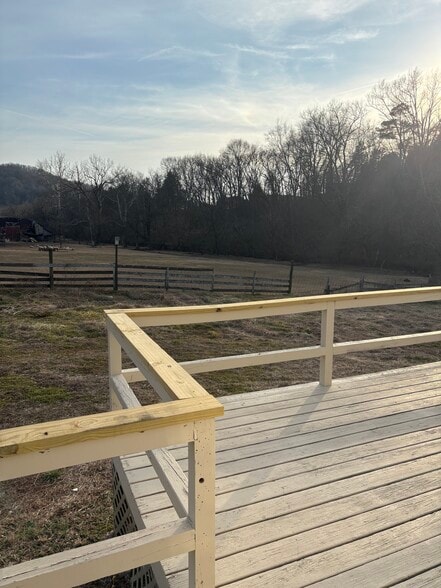 Building Photo - 589 Mountain Rd