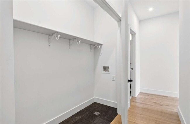 Building Photo - 816 Berne St SE