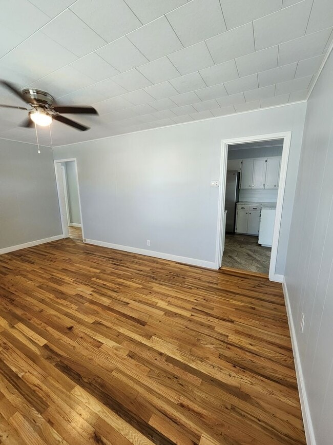 Building Photo - 3/1 Charmer in West Lampasas