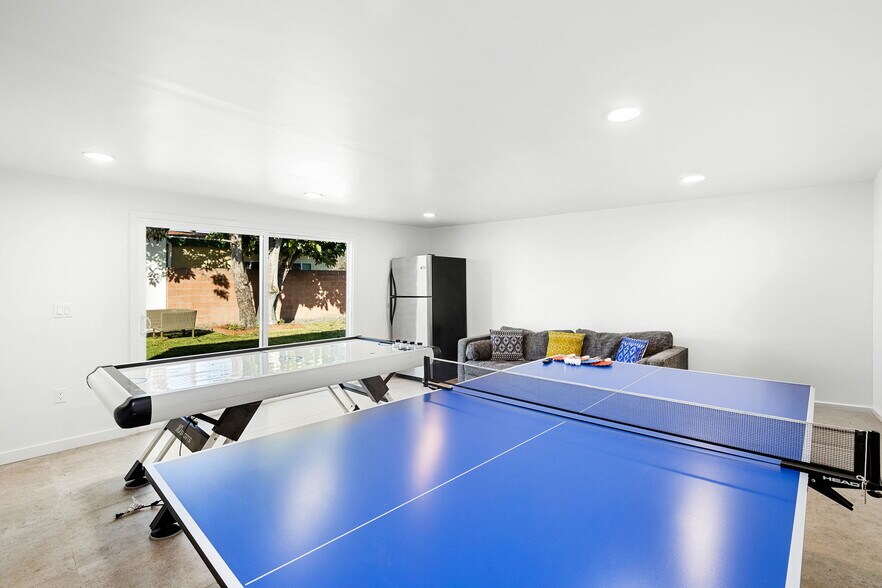 Building Photo - 3758 Gaviota Ave