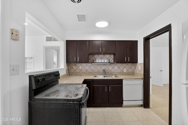 Building Photo - 1113 N Coolidge Ave