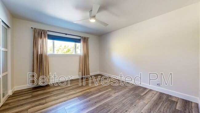 Building Photo - 475 Country Club Dr
