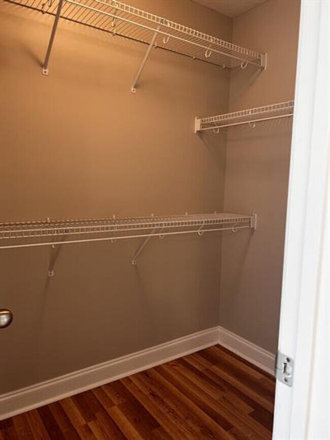 Building Photo - 4 bedroom beautiful home available August 14!!