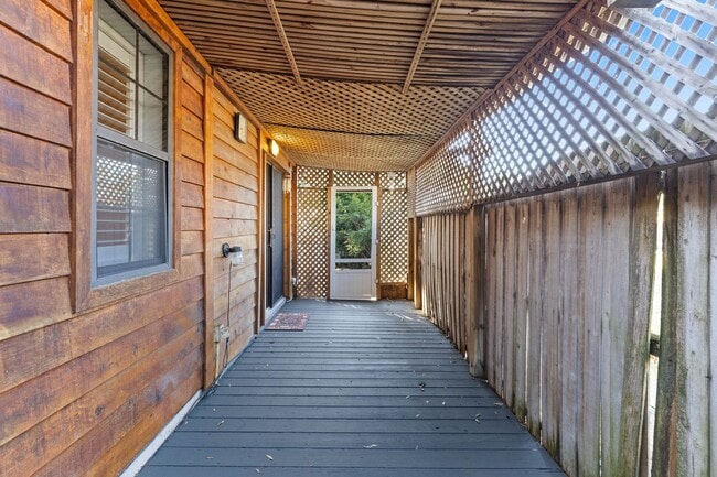 Building Photo - New Rental!