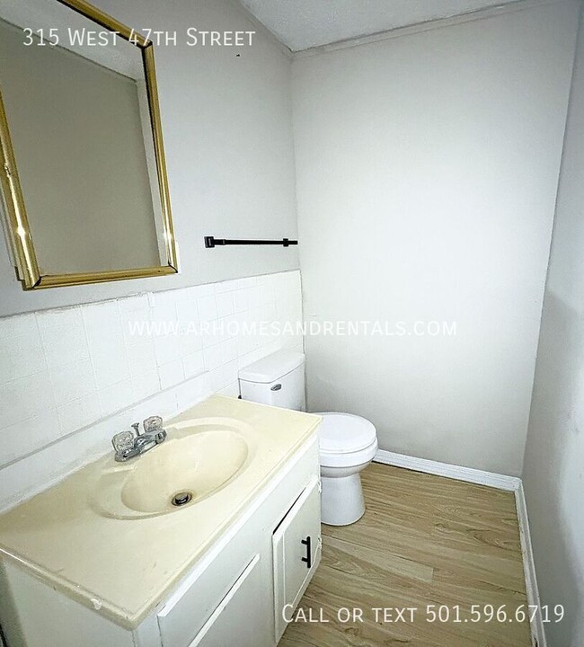 Building Photo - 315 W 47th St