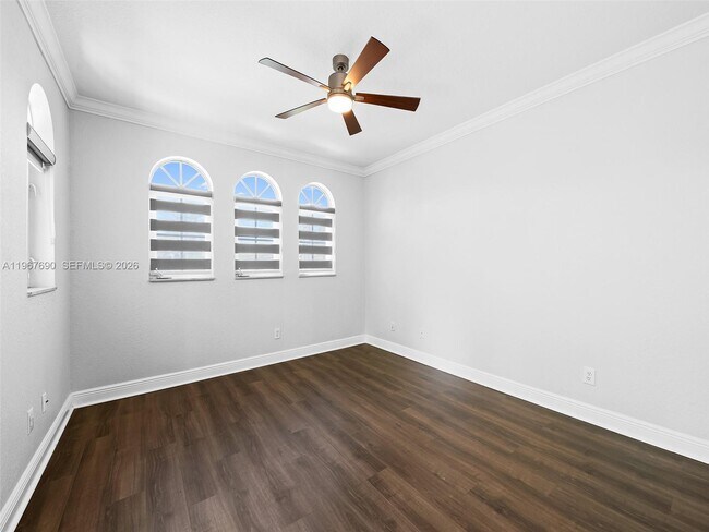 Building Photo - 827 SE 2nd Ct