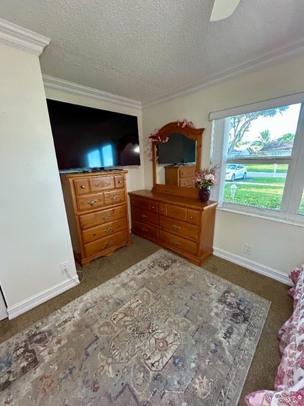 Building Photo - 9512 Saddlebrook Dr