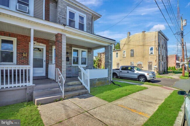 Building Photo - 24 Trent Ave