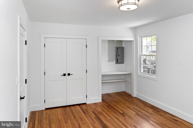 Building Photo - 1 N Main St