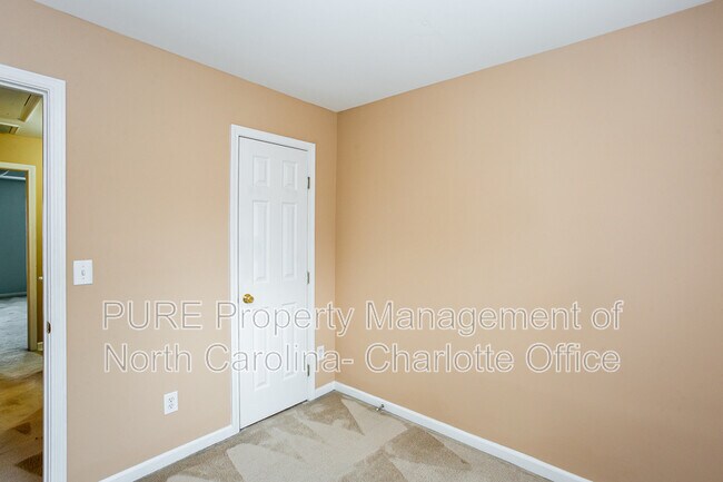 Building Photo - 18040 Delmas Dr