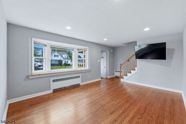 Building Photo - 635 Robinson Terrace