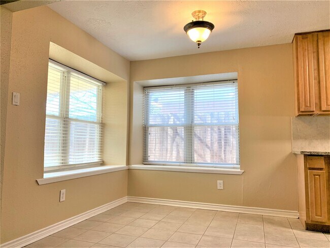 Building Photo - 10011 Appleridge Dr