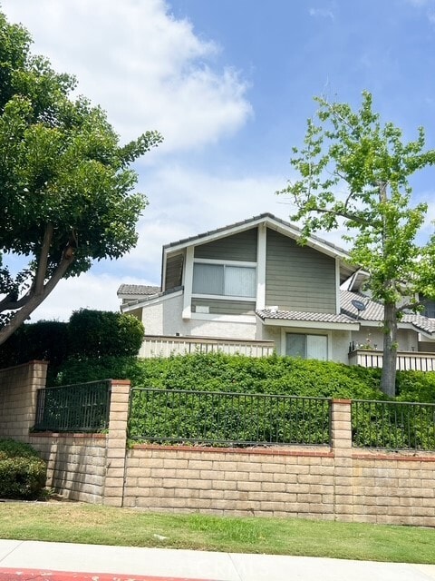 Building Photo - 1109 Golden Springs Dr