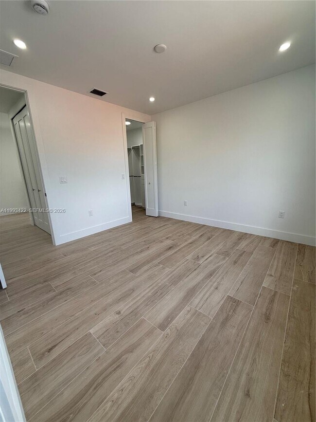 Building Photo - 1981 SW 33rd Ave