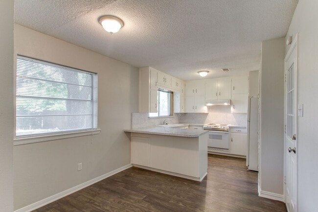 Building Photo - No Carpet! Great tree shaded yard!