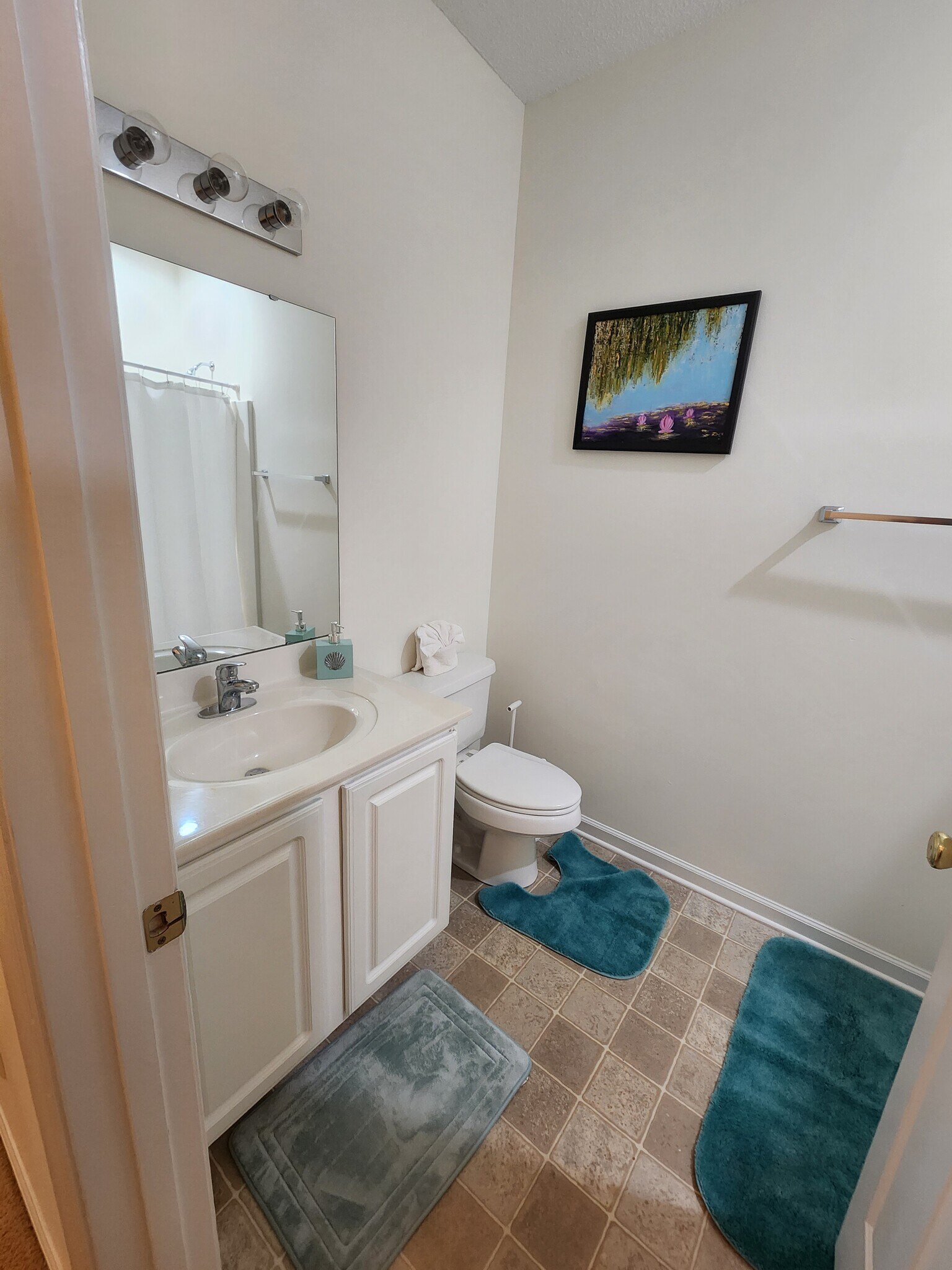 Bathroom near guest bedroom - 2090 Cross Gate Blvd