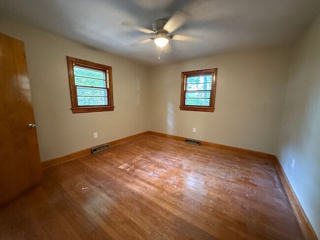 Building Photo - 1302 Dogwood Ln NW