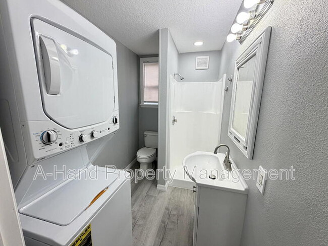 Building Photo - 558 E Desoto St