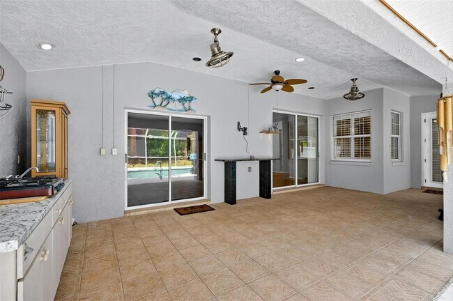 Building Photo - 20 Woodford Ln