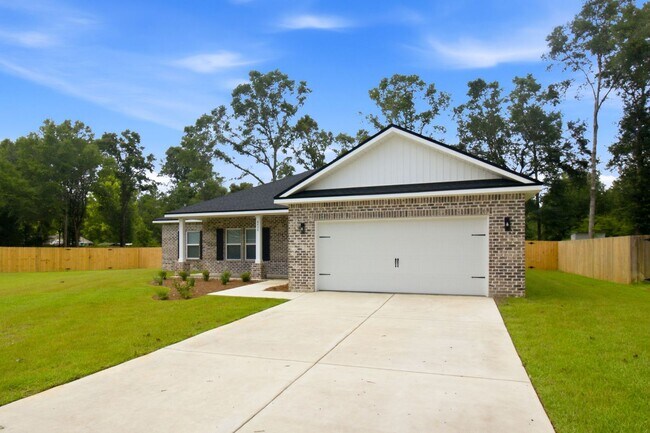 Building Photo - New 4 Bedroom in CRESTVIEW!!